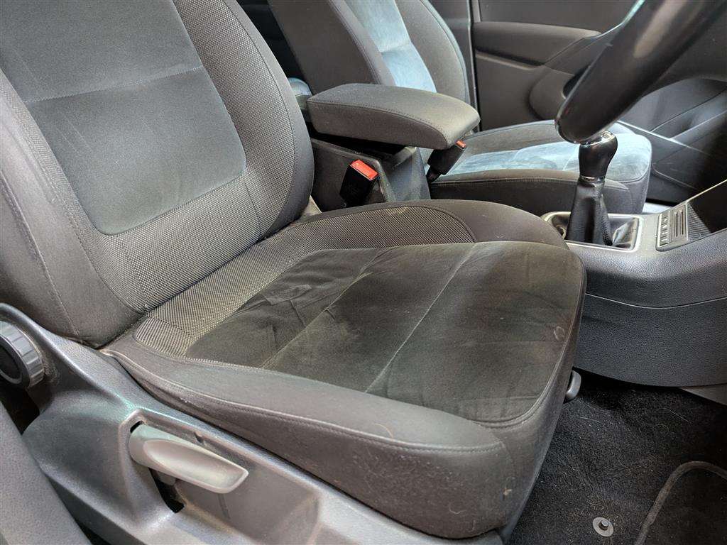 <p>2013 VOLKSWAGEN TIGUAN SE TDI BLUEMOTION</p>