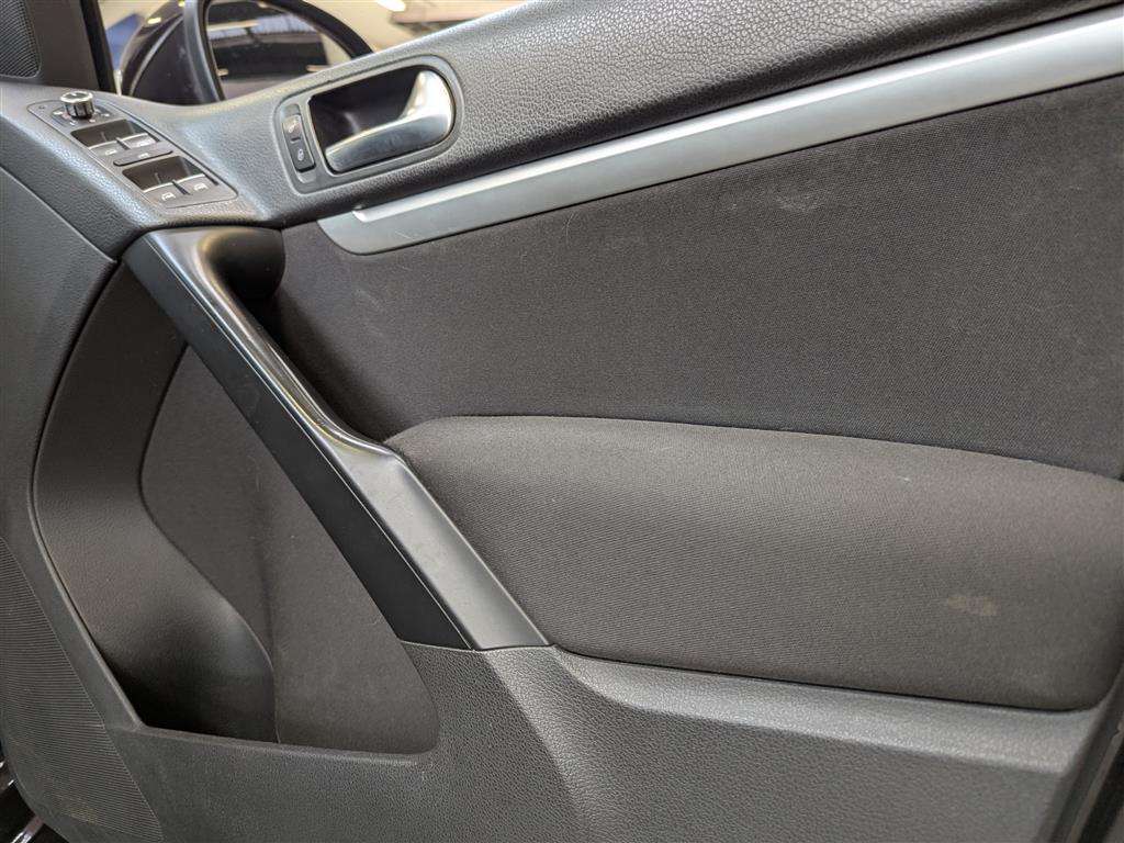 <p>2013 VOLKSWAGEN TIGUAN SE TDI BLUEMOTION</p>