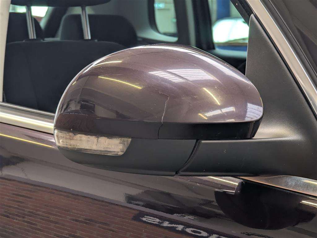 <p>2013 VOLKSWAGEN TIGUAN SE TDI BLUEMOTION</p>