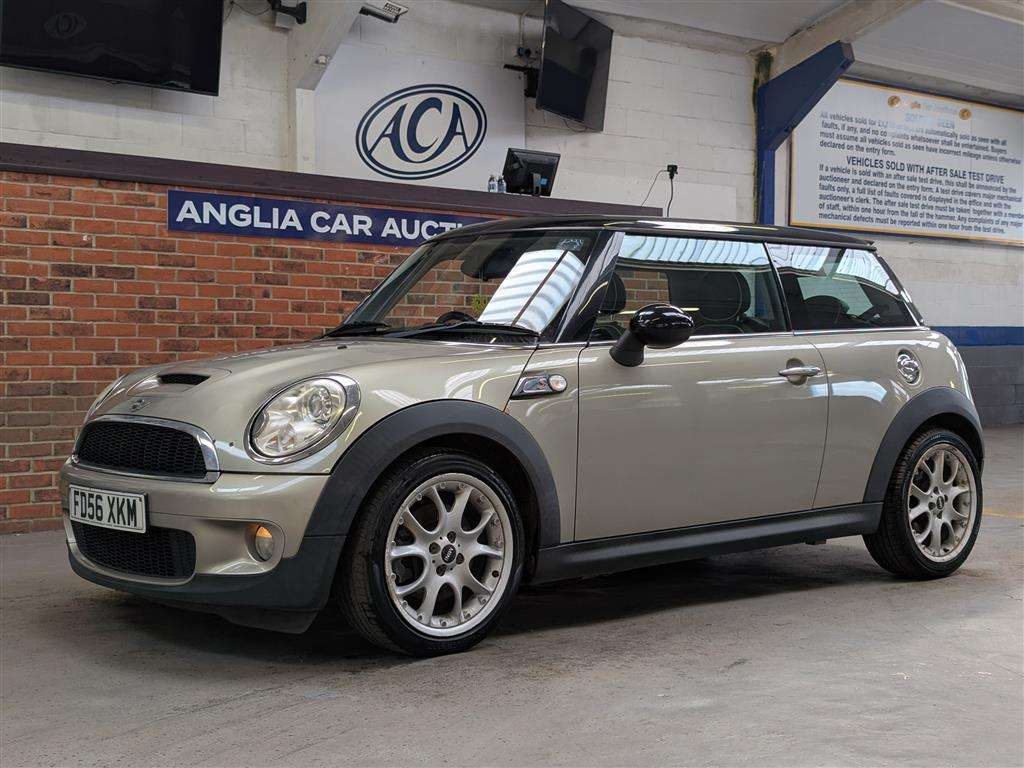 <p>2006 MINI COOPER S</p>