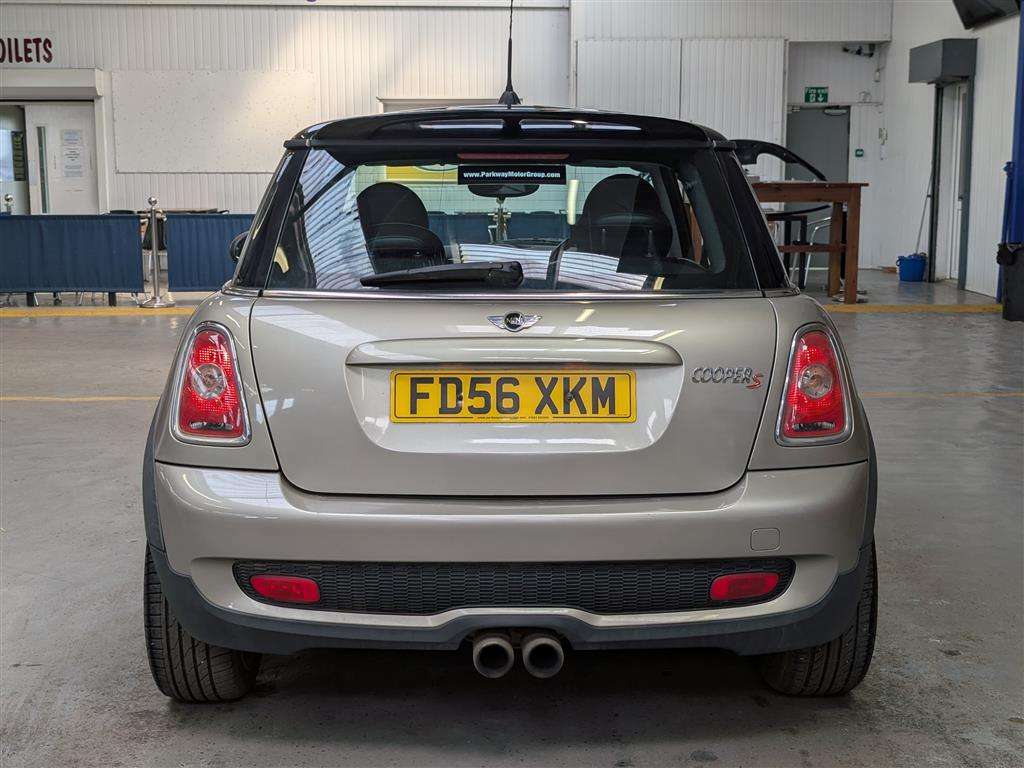 <p>2006 MINI COOPER S</p>