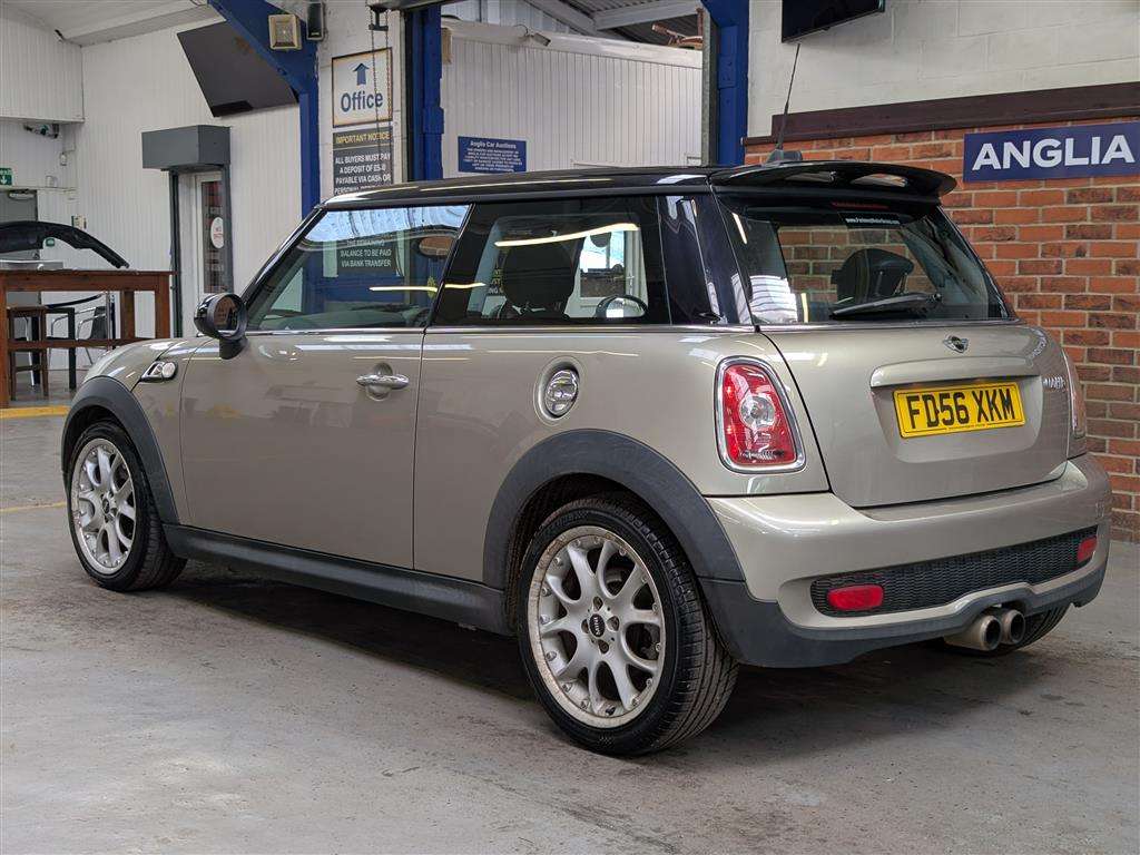 <p>2006 MINI COOPER S</p>