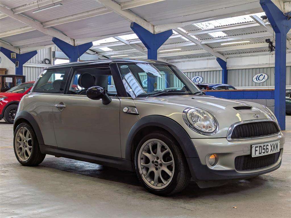 <p>2006 MINI COOPER S</p>