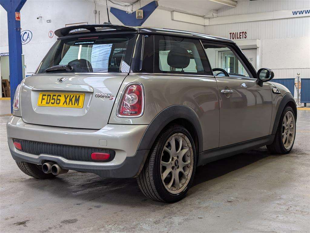 <p>2006 MINI COOPER S</p>