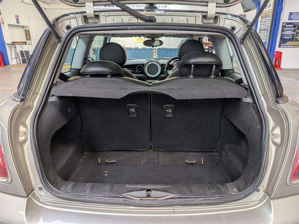 <p>2006 MINI COOPER S</p>