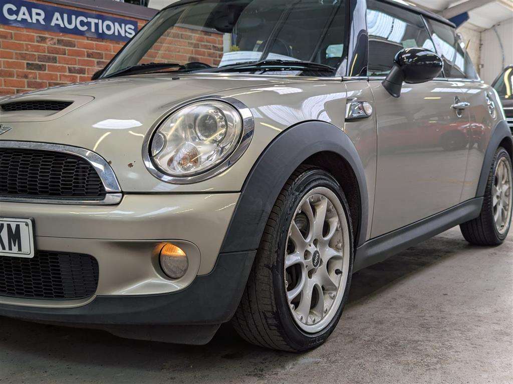 <p>2006 MINI COOPER S</p>
