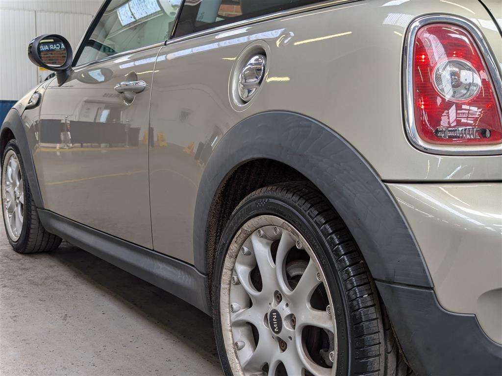 <p>2006 MINI COOPER S</p>