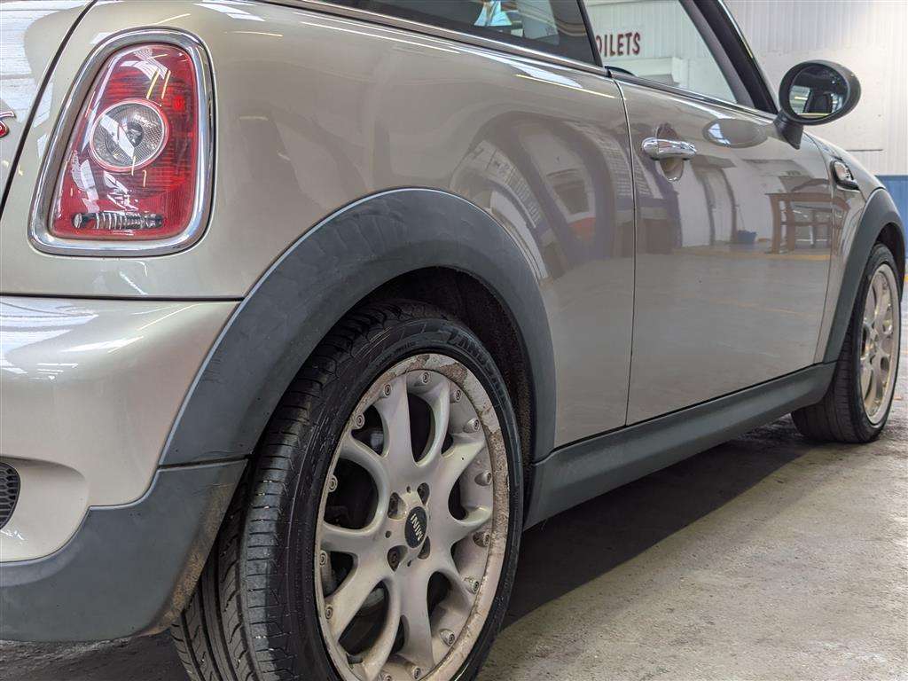 <p>2006 MINI COOPER S</p>