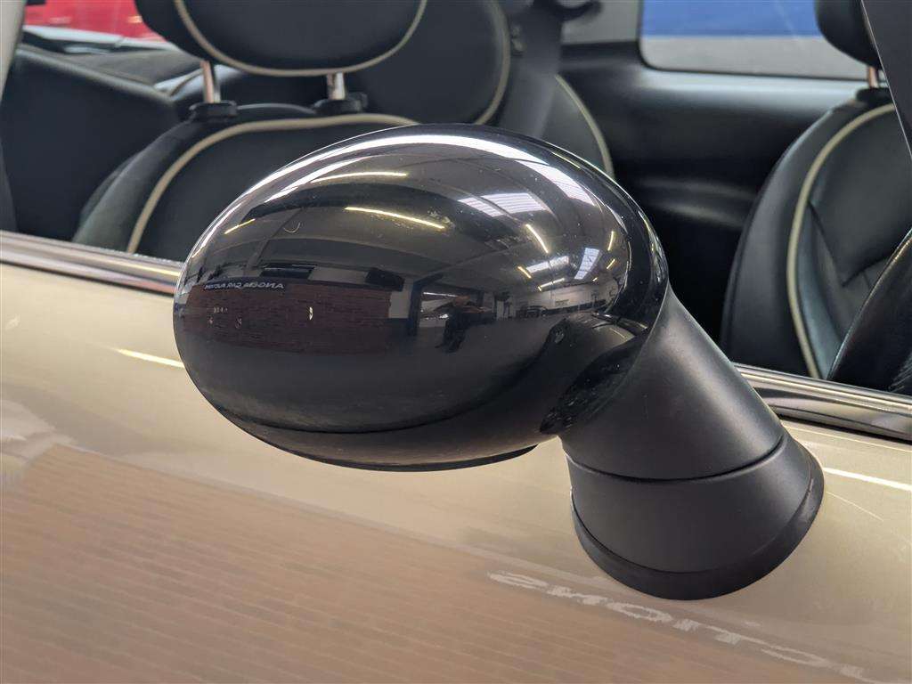 <p>2006 MINI COOPER S</p>