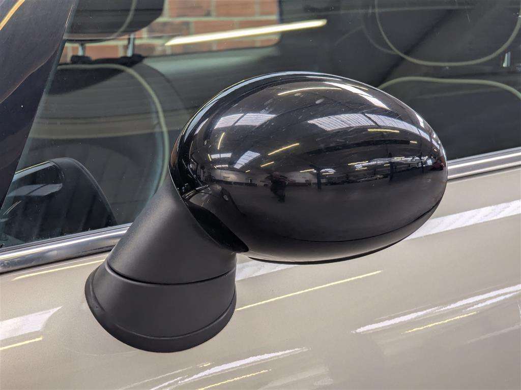 <p>2006 MINI COOPER S</p>