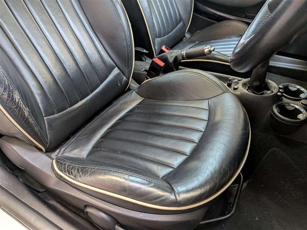 <p>2006 MINI COOPER S</p>