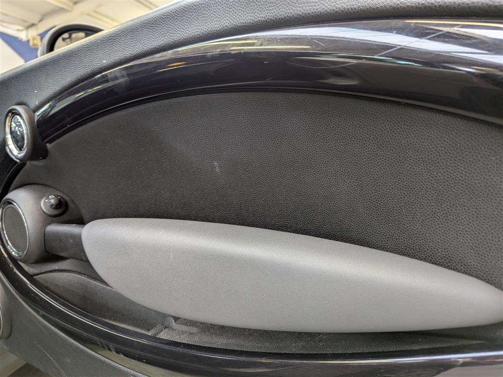 <p>2006 MINI COOPER S</p>