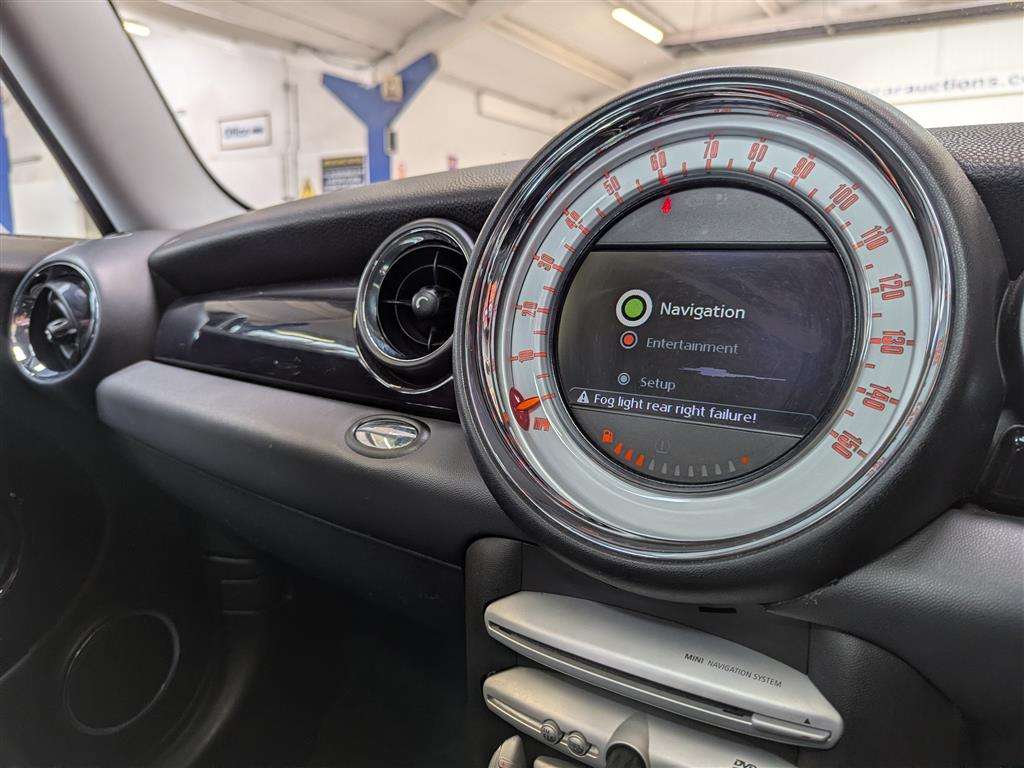 <p>2006 MINI COOPER S</p>