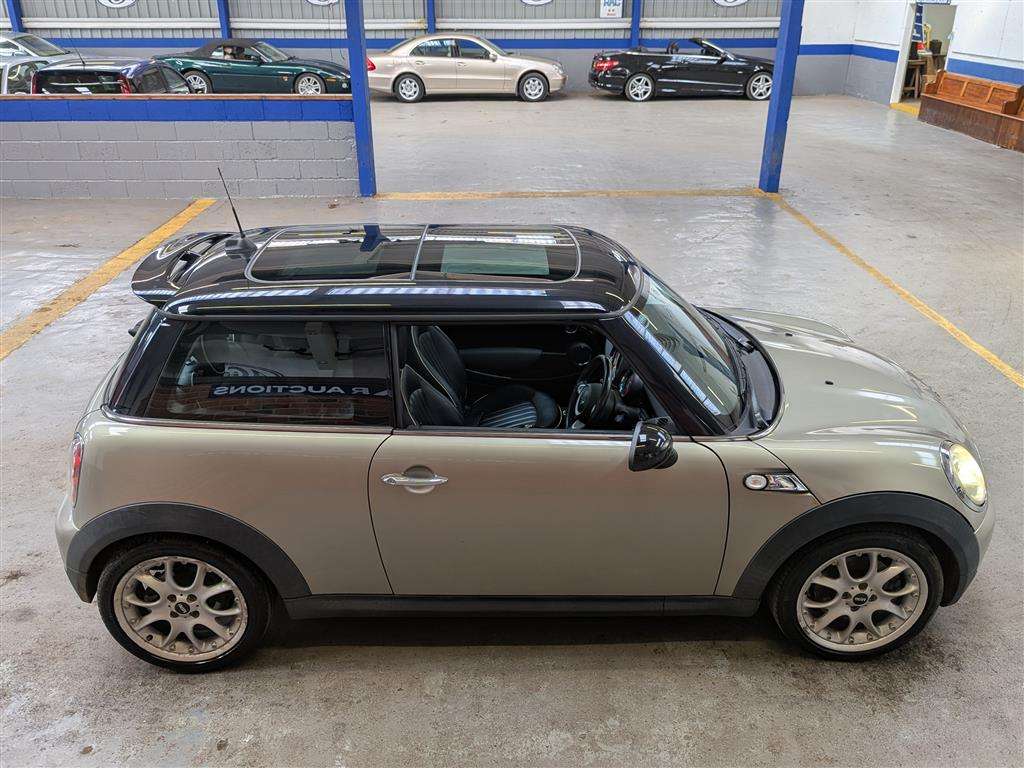 <p>2006 MINI COOPER S</p>