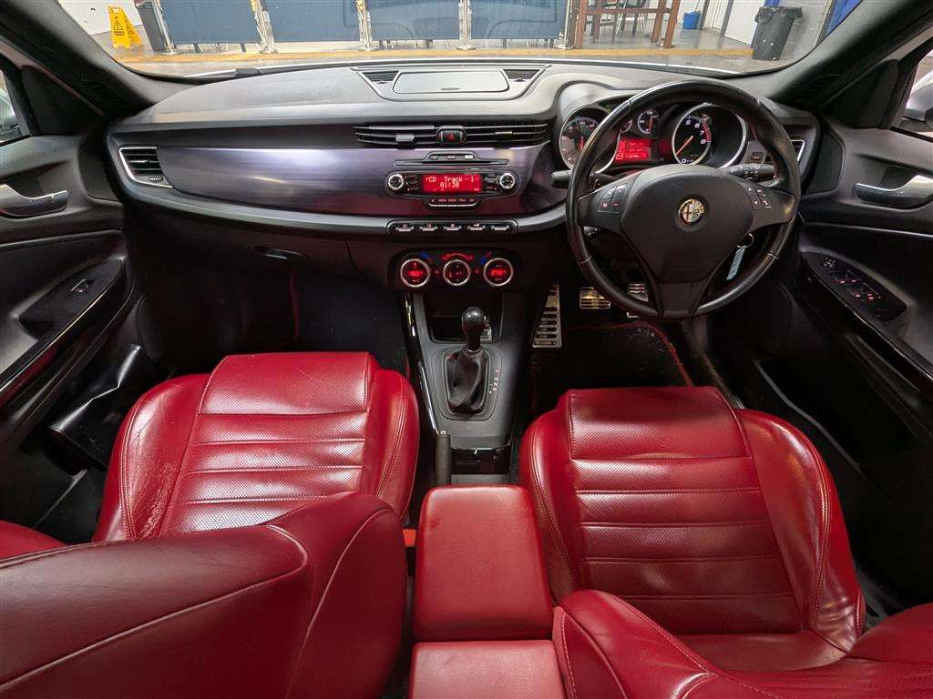 <p>2012 ALFA ROMEO GIULIETTA VELOCE M-AIR TB</p>