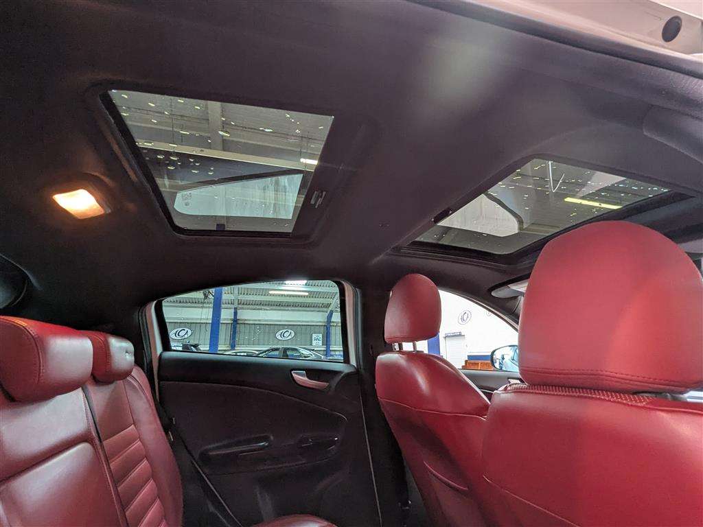 <p>2012 ALFA ROMEO GIULIETTA VELOCE M-AIR TB</p>