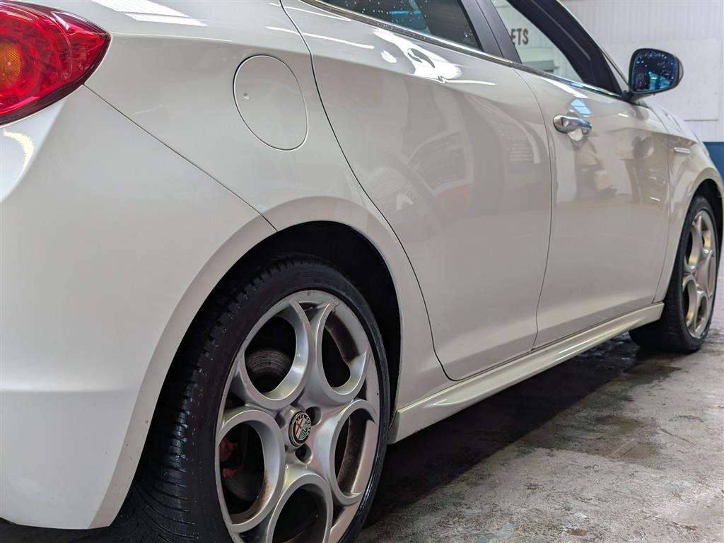 <p>2012 ALFA ROMEO GIULIETTA VELOCE M-AIR TB</p>