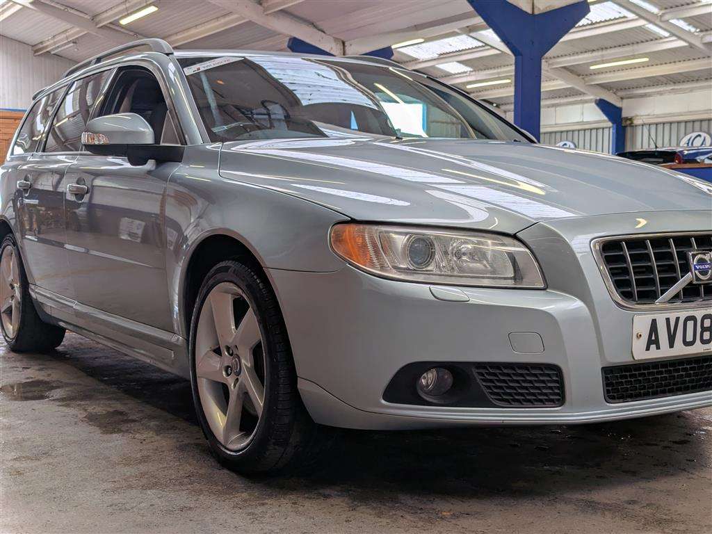 <p>2008 VOLVO V70 SE SPORT D5 AUTO</p>