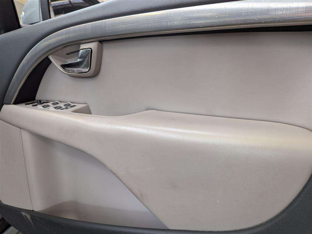 <p>2008 VOLVO V70 SE SPORT D5 AUTO</p>