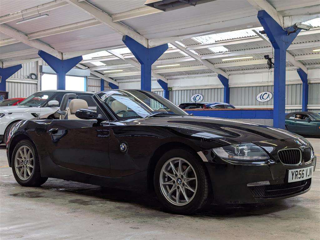 <p>2006 BMW Z4 SE</p>