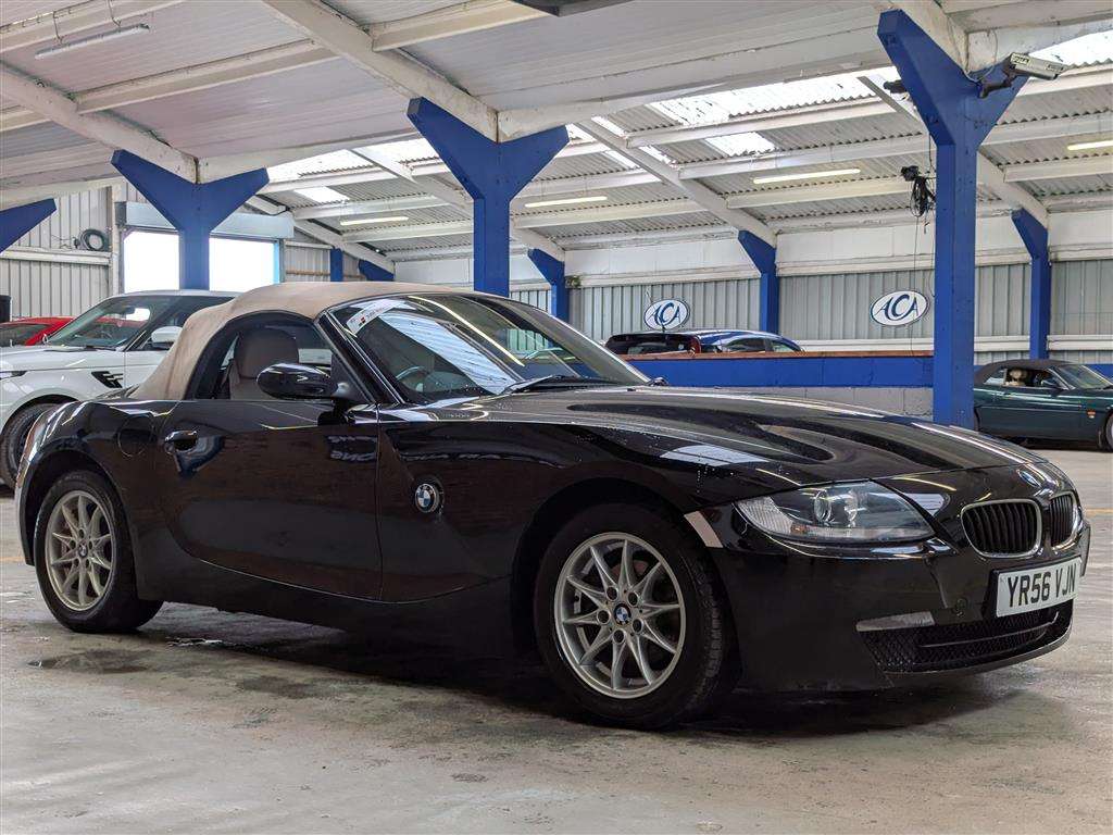 <p>2006 BMW Z4 SE</p>