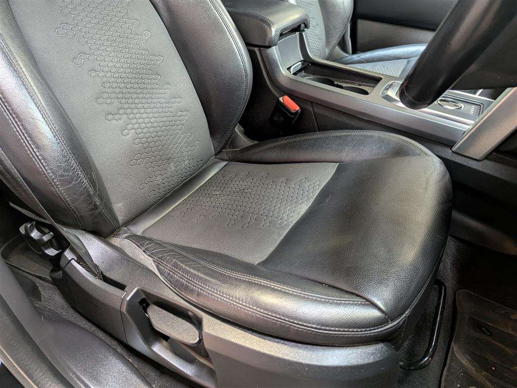 <p>2019 LAND ROVER DISCOVERY SPORT SE TECH T</p>