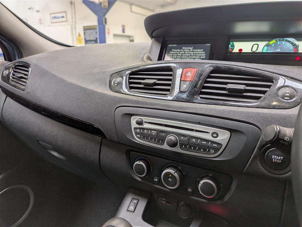 <p>2011 RENAULT SCENIC DYNAMIQUE TTOM VVT</p>