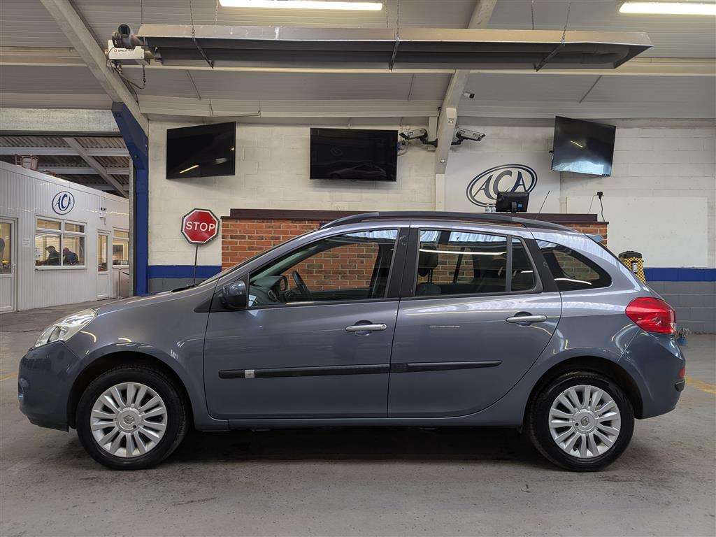 <p>2009 RENAULT CLIO EXPRESSION 16V</p>