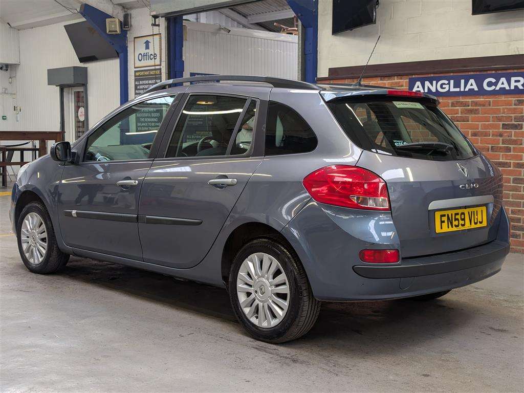 <p>2009 RENAULT CLIO EXPRESSION 16V</p>