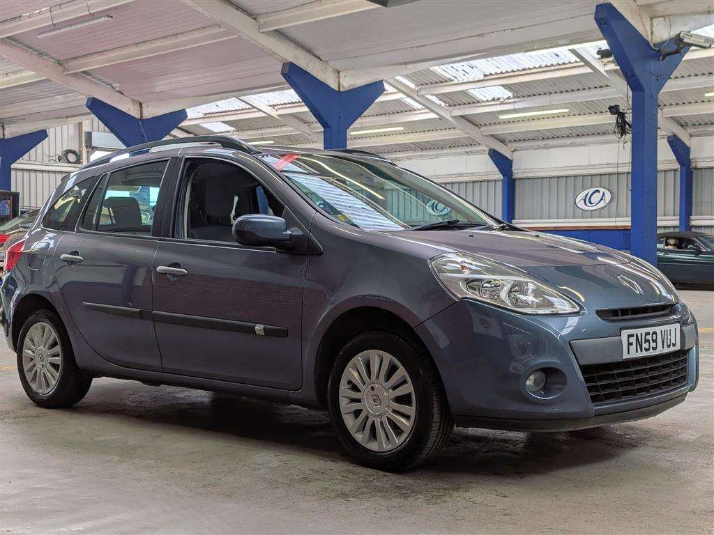 <p>2009 RENAULT CLIO EXPRESSION 16V</p>
