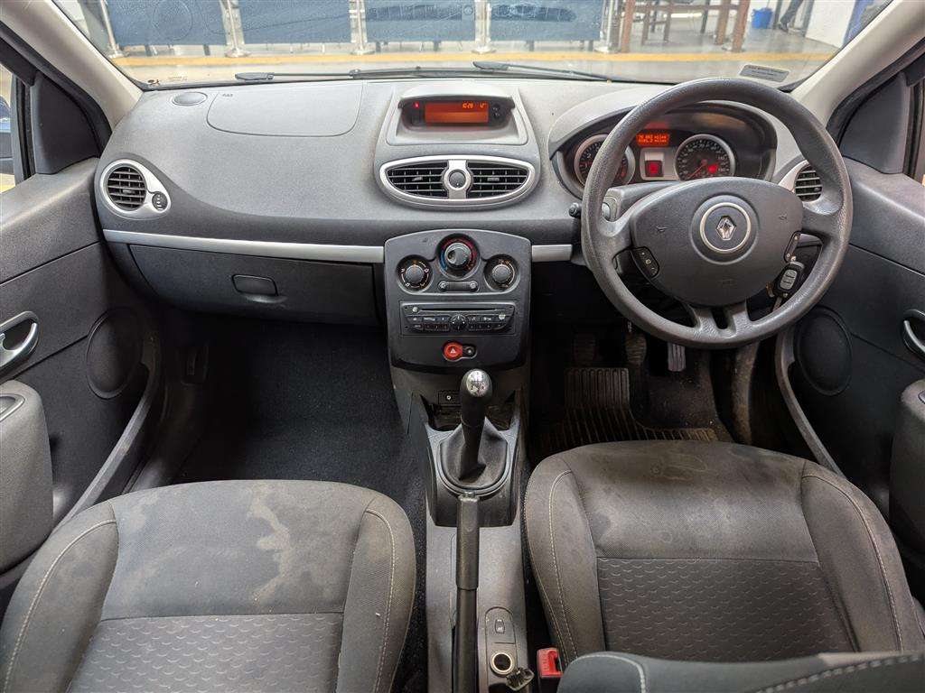 <p>2009 RENAULT CLIO EXPRESSION 16V</p>