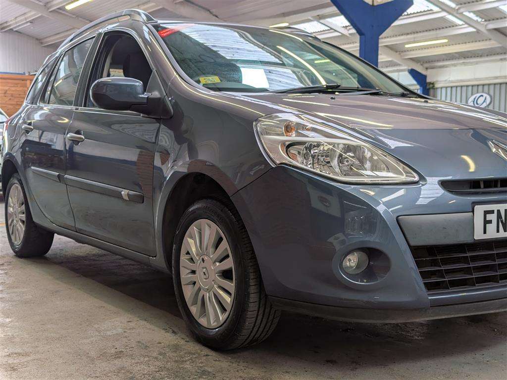 <p>2009 RENAULT CLIO EXPRESSION 16V</p>