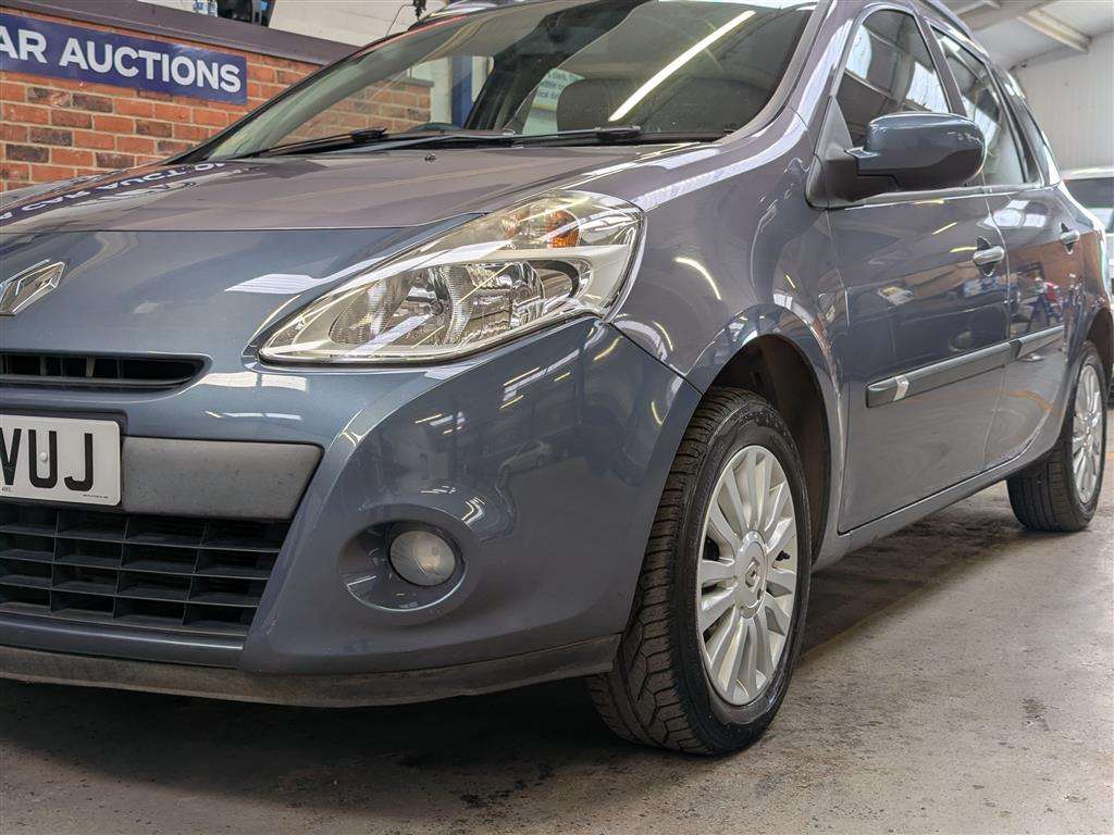 <p>2009 RENAULT CLIO EXPRESSION 16V</p>