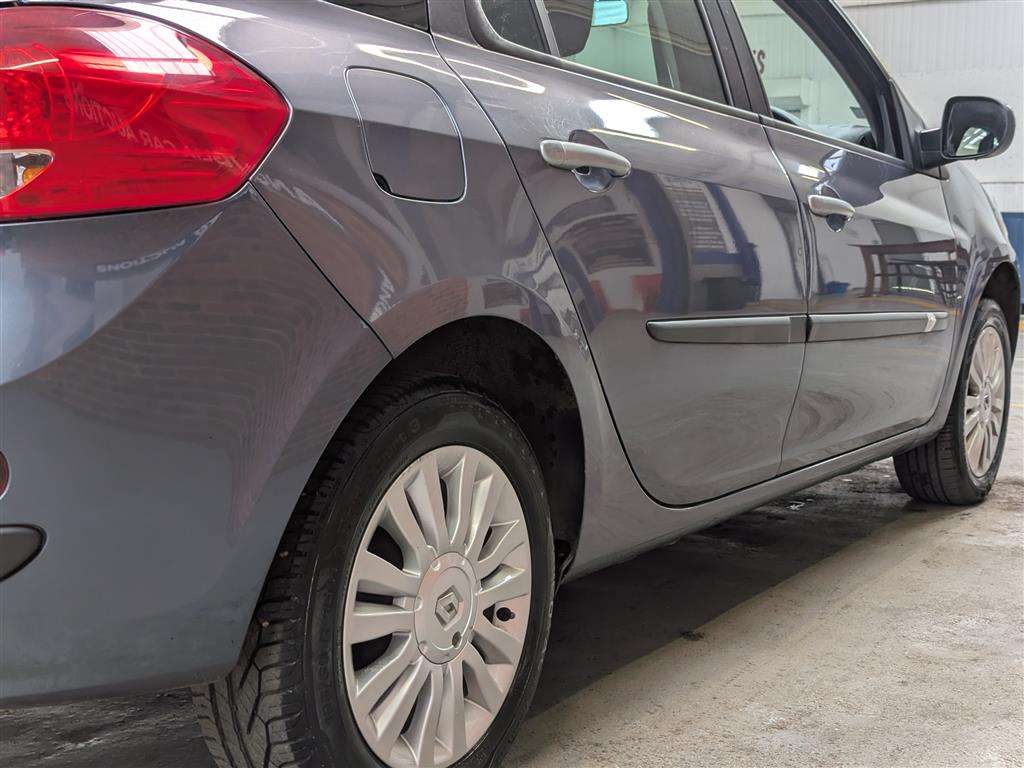 <p>2009 RENAULT CLIO EXPRESSION 16V</p>