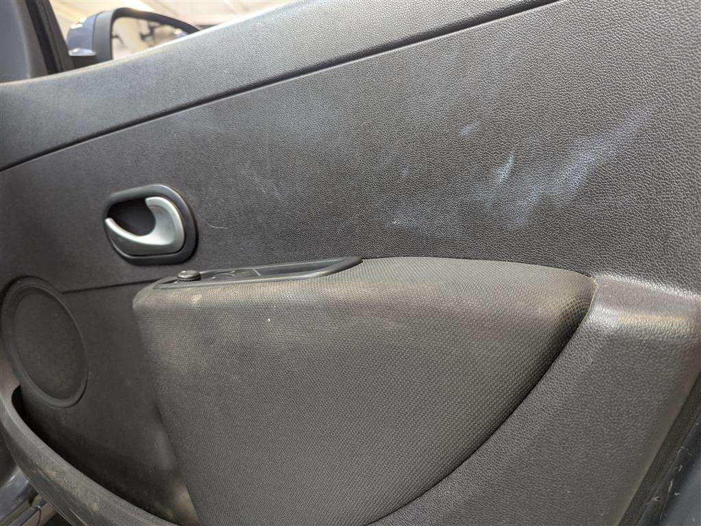 <p>2009 RENAULT CLIO EXPRESSION 16V</p>