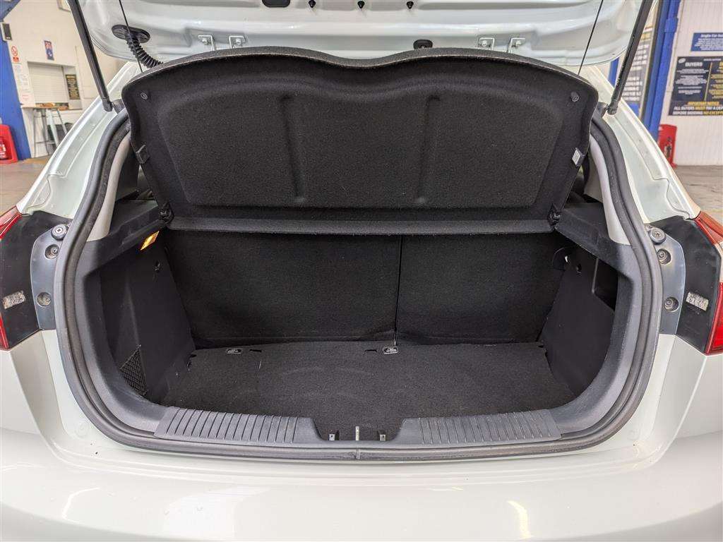 <p>2012 KIA RIO 1 AIR</p>