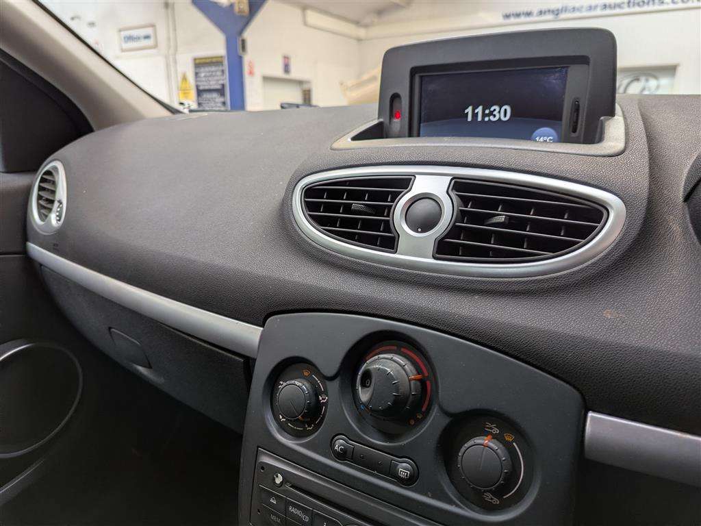 <p>2010 RENAULT CLIO DYNAMIQUE TCE</p>