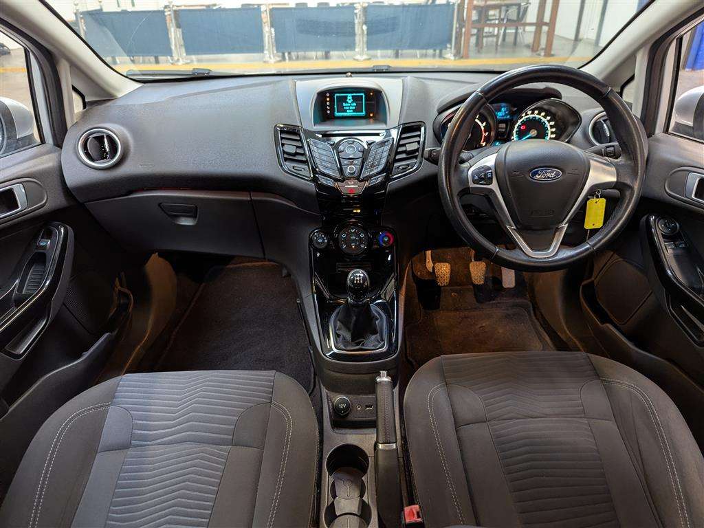 <p>2015 FORD FIESTA ZETEC</p>