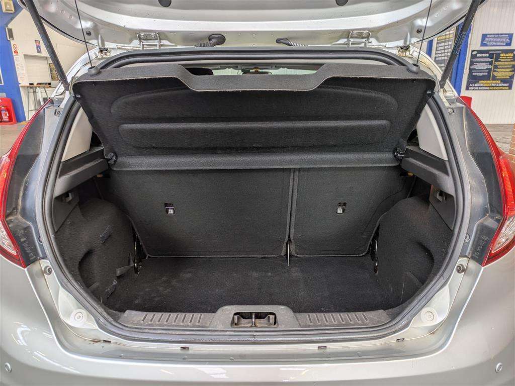 <p>2015 FORD FIESTA ZETEC</p>