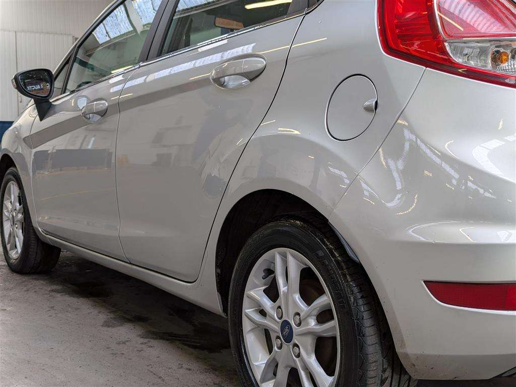 <p>2015 FORD FIESTA ZETEC</p>