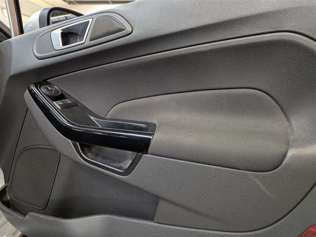 <p>2015 FORD FIESTA ZETEC</p>