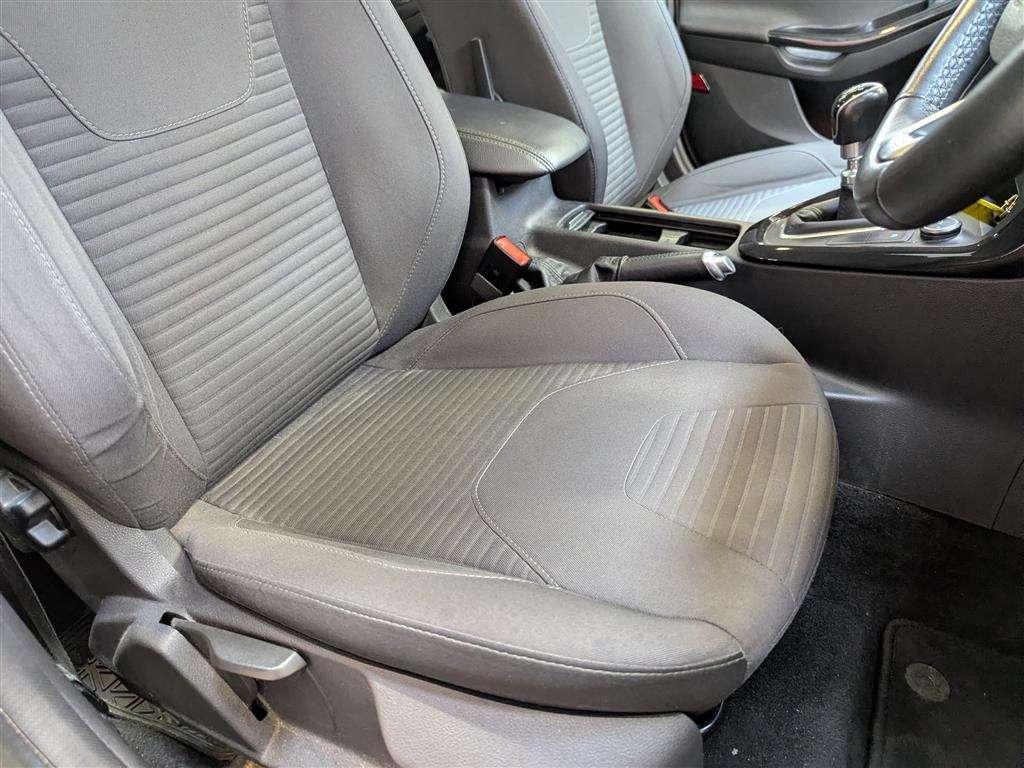 <p>2016 FORD FOCUS TITANIUM</p>