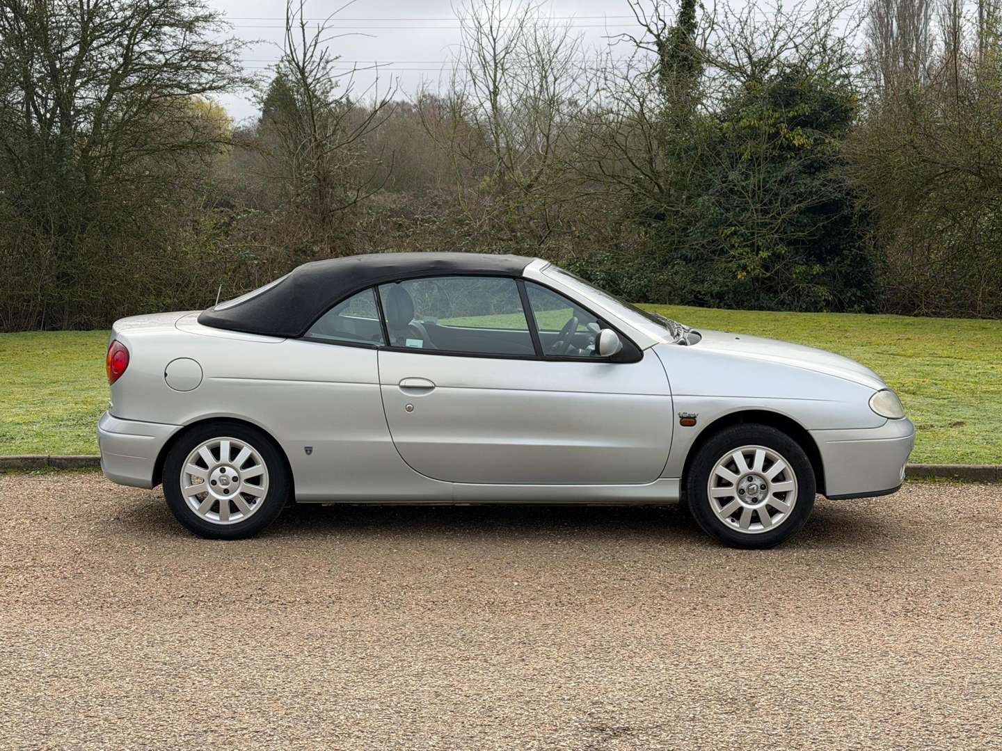 <p>2002 RENAULT MEGANE DYNAMIQUE+ CABRIO</p>
