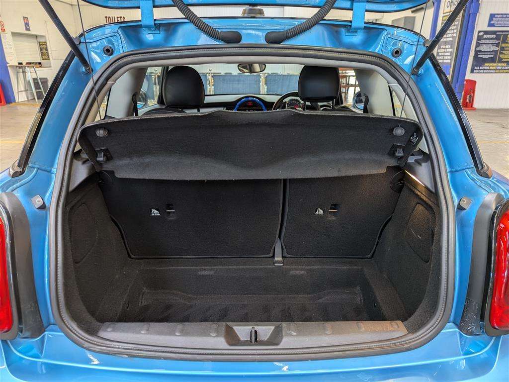 <p>2015 MINI COOPER</p>