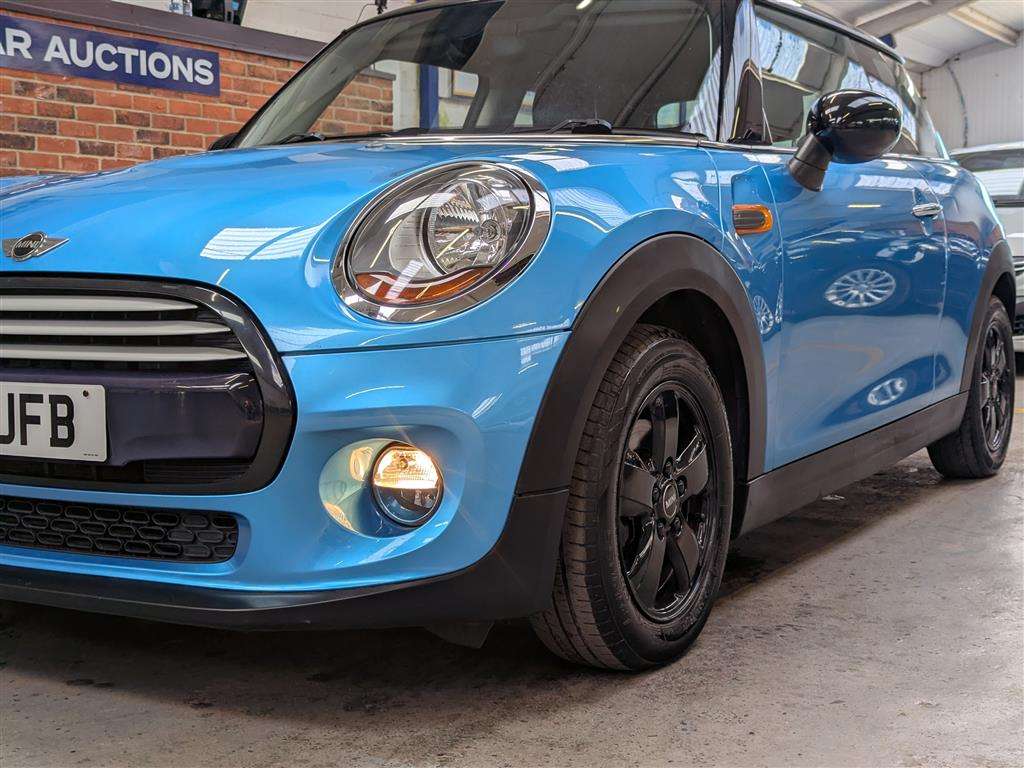 <p>2015 MINI COOPER</p>