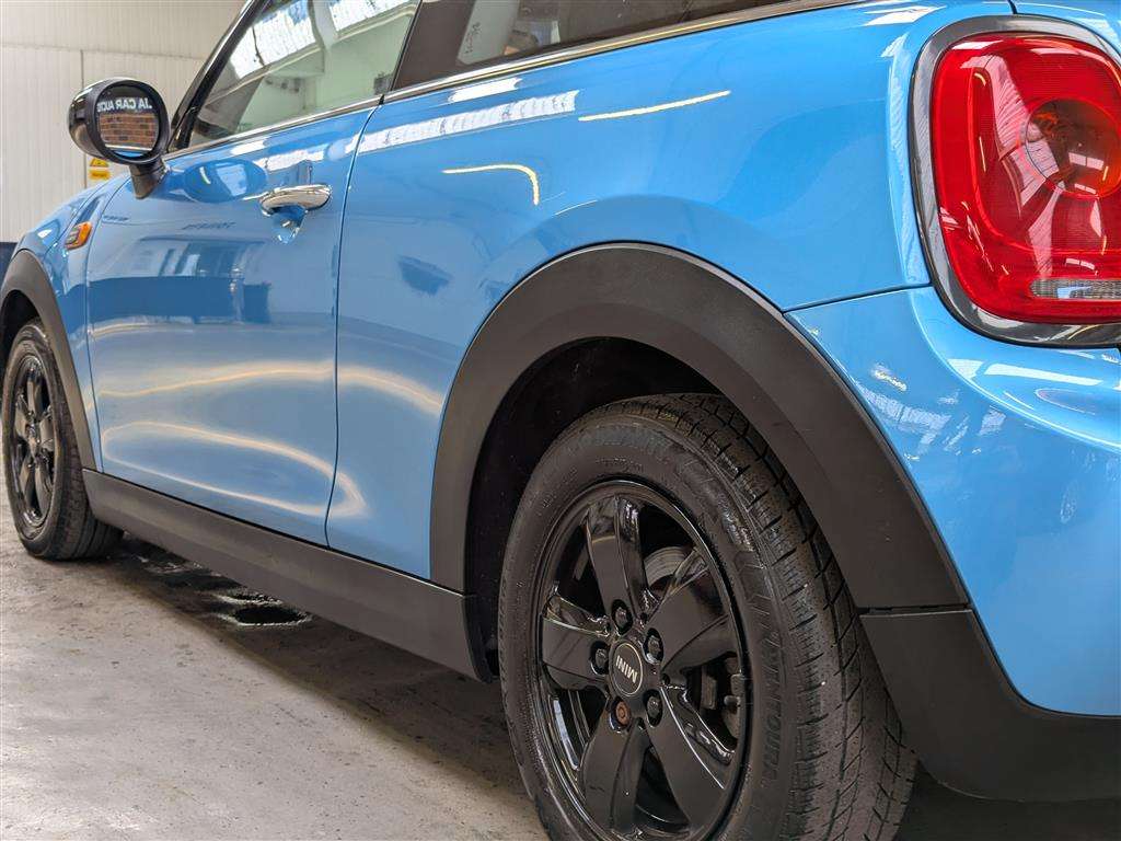 <p>2015 MINI COOPER</p>