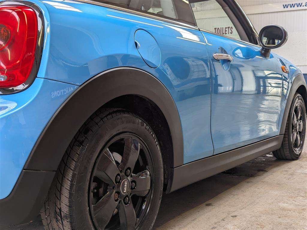 <p>2015 MINI COOPER</p>