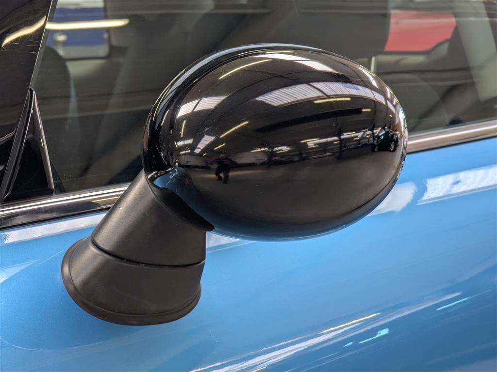 <p>2015 MINI COOPER</p>