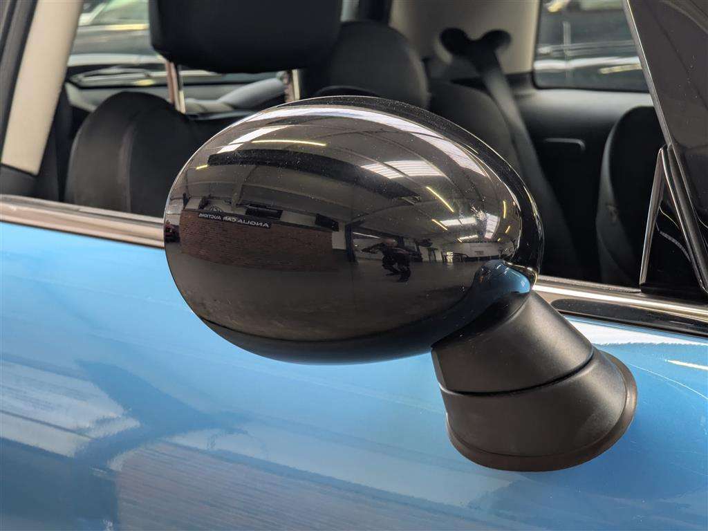 <p>2015 MINI COOPER</p>