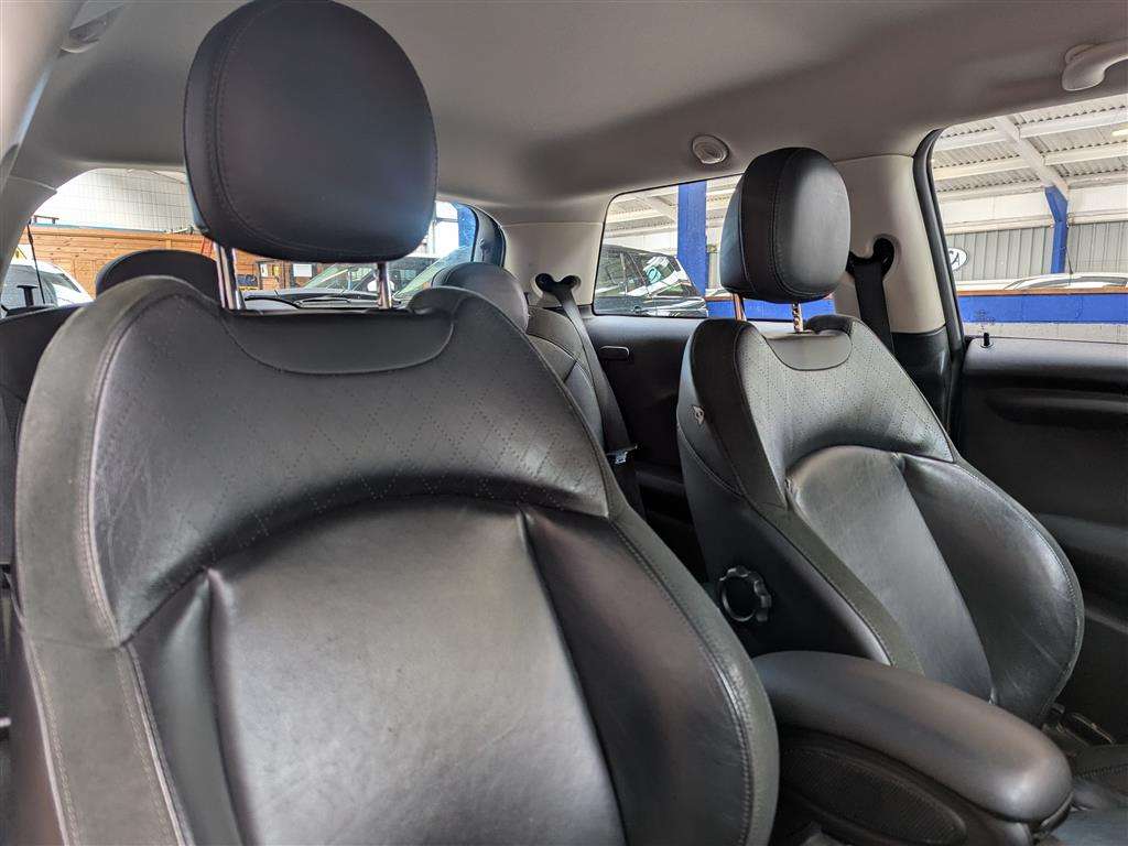 <p>2015 MINI COOPER</p>